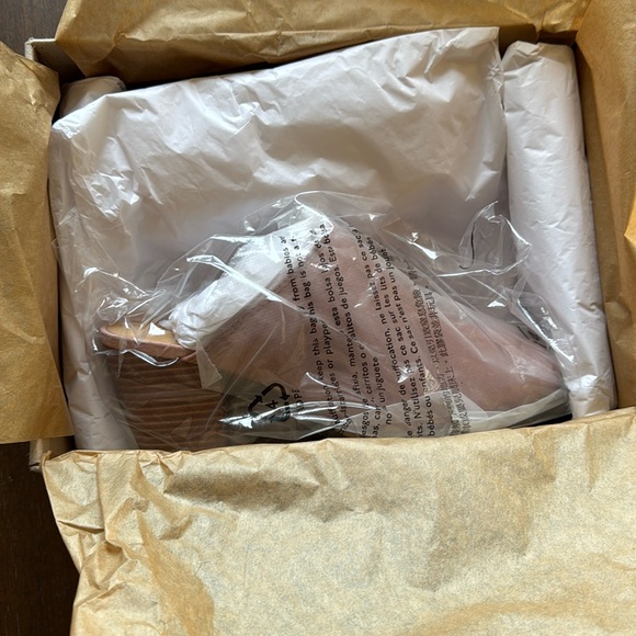 Size 8.5 Madewell The Harper Mule in Suede in old rose pink - Picture 2 of 13